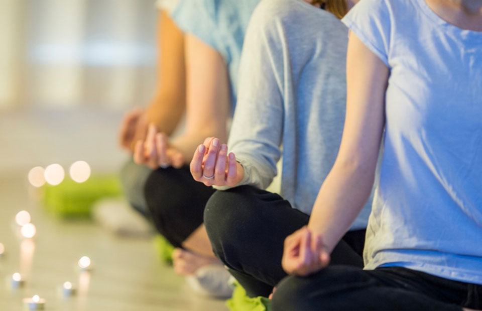 エーカム覚醒クラス：エーカムマントラの詠唱・瞑想・呼吸法・エーカムプレイヤーなど行う